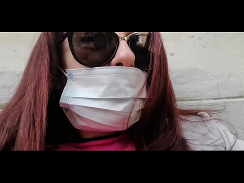 ❤️ Nicoletta rächt sich an ihrem Nachbarn und pinkelt in seine Garage (Special Covid19 Italian Quarantine) Fuck video bei uns