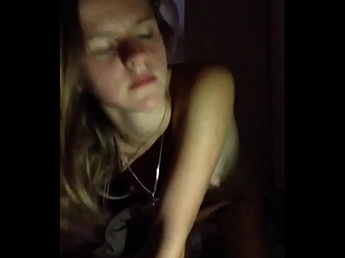 ❤️ Ein Mädchen masturbiert und wichst Fuck video bei uns